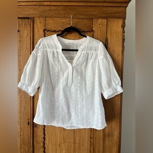 Dainty and feminine detailed blouse